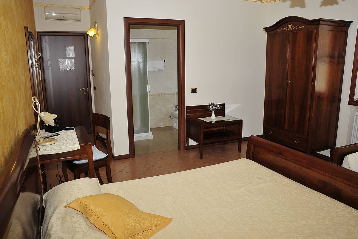 In-room safe, soundproofing, free WiFi