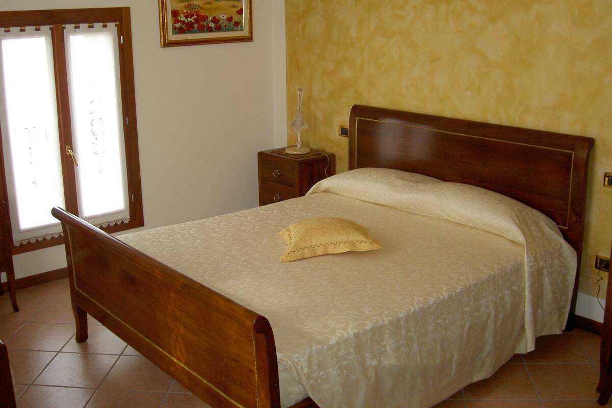 In-room safe, soundproofing, free WiFi