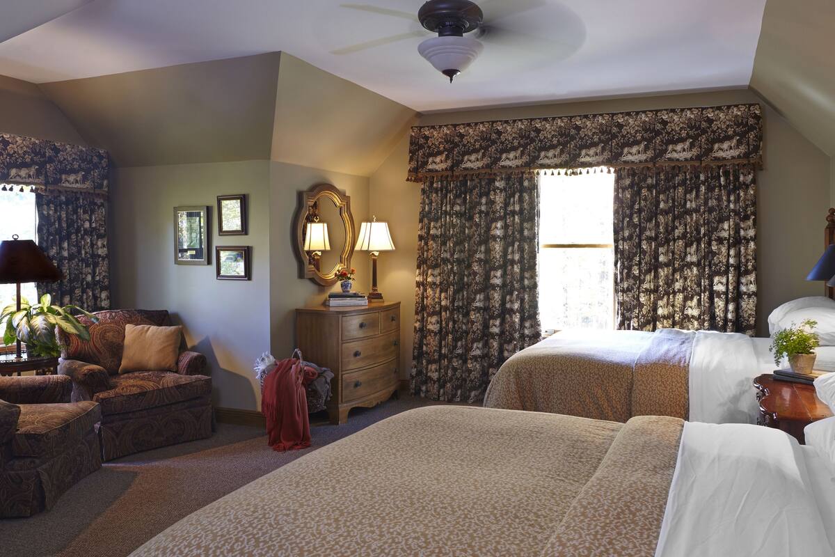 Lodge, 2 Queens | WiFi (free)
