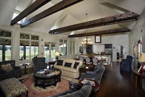 ハウス 3 ベッドルーム | リビングルーム