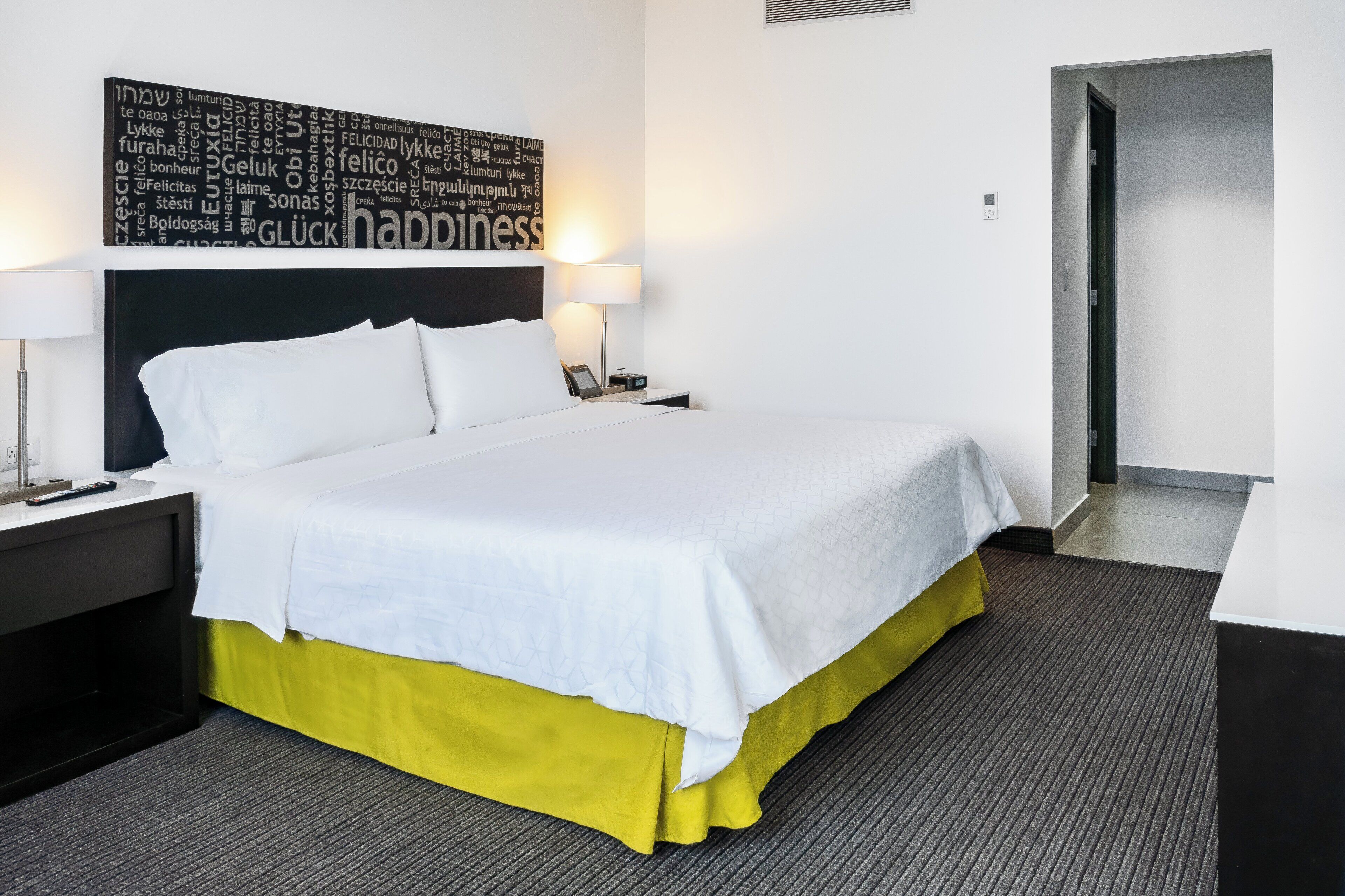 Suite | In-room safe, desk, iron/ironing board, free WiFi