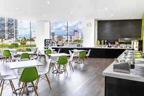 Free daily buffet breakfast - Holiday Inn Express Hotel & Suites Puebla Angelopolis by IHG (San Andrés Cholula)