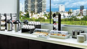 Desayuno bufé gratuito y diario