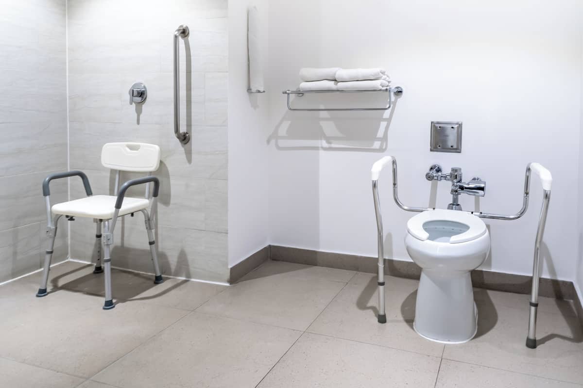 Chambre Standard, 1 très grand lit, accessible aux personnes à mobilité réduite | 1 chambre, coffres-forts dans les chambres, bureau