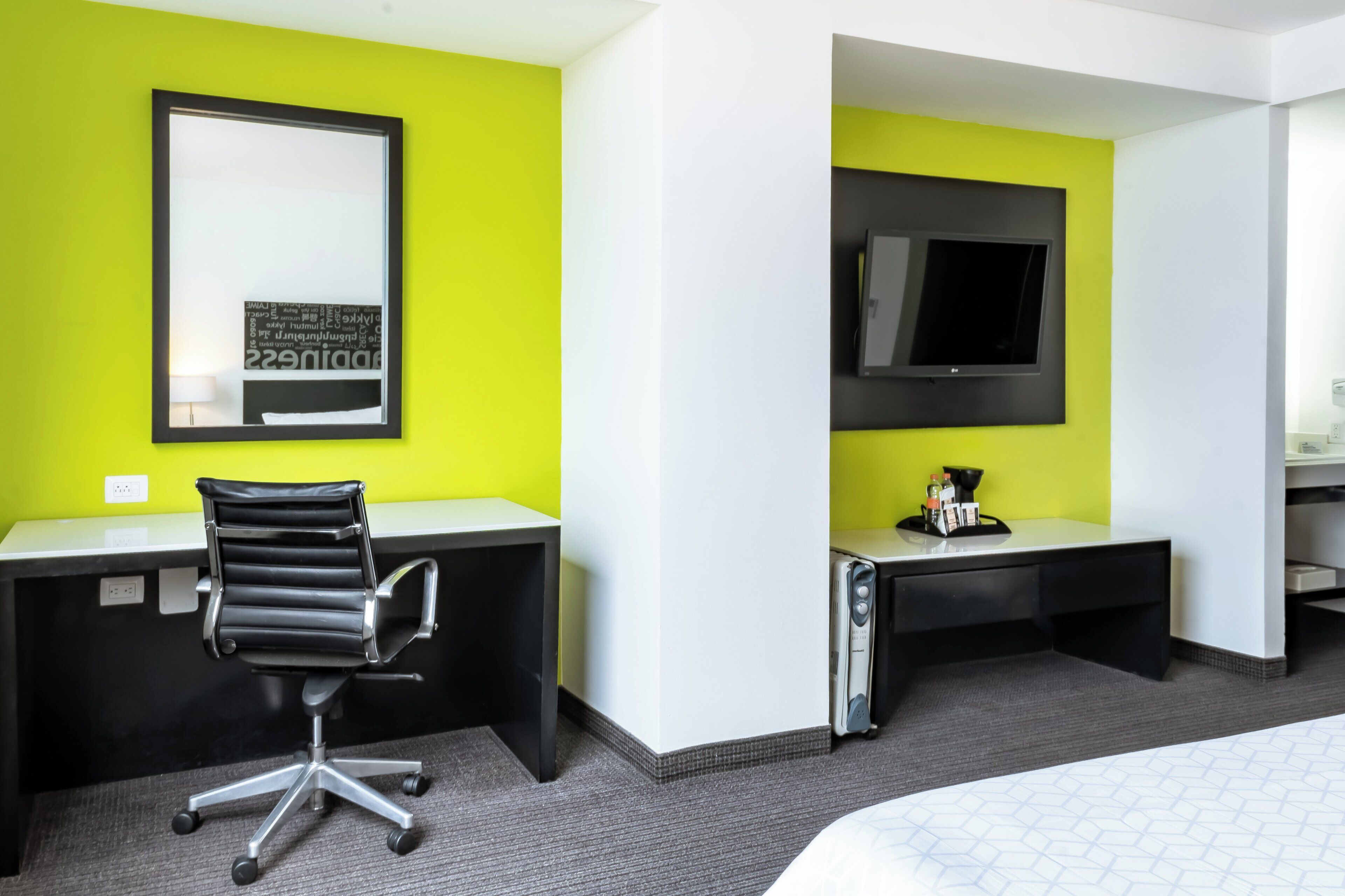 Standardzimmer, 1 King-Bett, barrierefrei | Zimmersafe, Schreibtisch, Verdunkelungsvorhänge, Bügeleisen/Bügelbrett