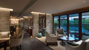 2 bars/lounges, poolside bar - Hainan Qixianling Tsurukawa Spa Hotel (Baoting)