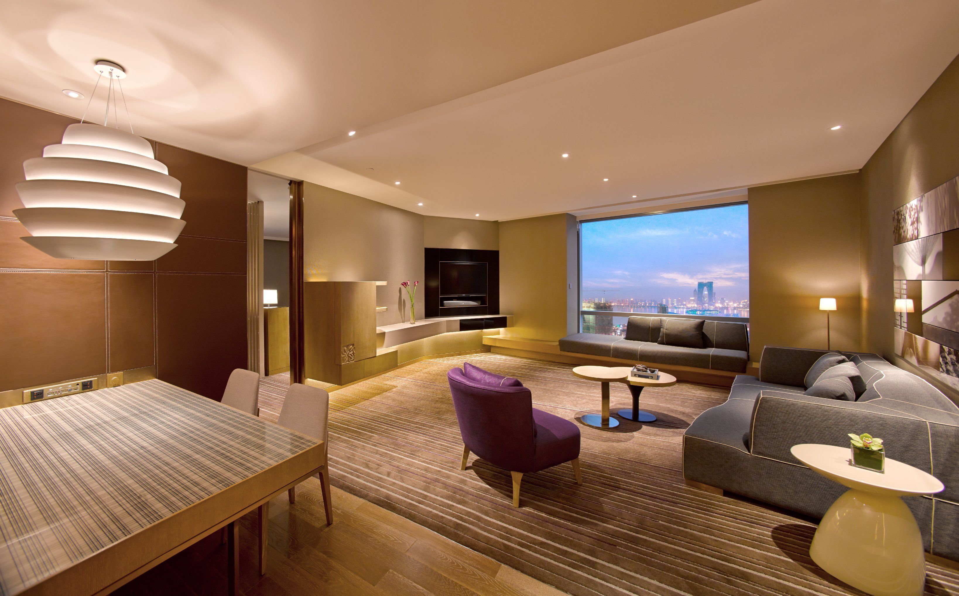 regency suite king | minibar, in-room safe, desk, soundproofing