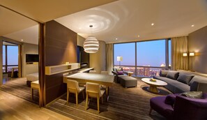 Minibar, in-room safe, desk, soundproofing - Hyatt Regency Suzhou (Suzhou)