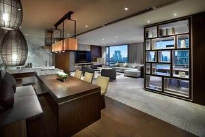 Diplomat Suite | Minibar, in-room safe, desk, soundproofing