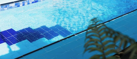 Outdoor pool, open 8:00 AM to 7:00 PM, pool loungers