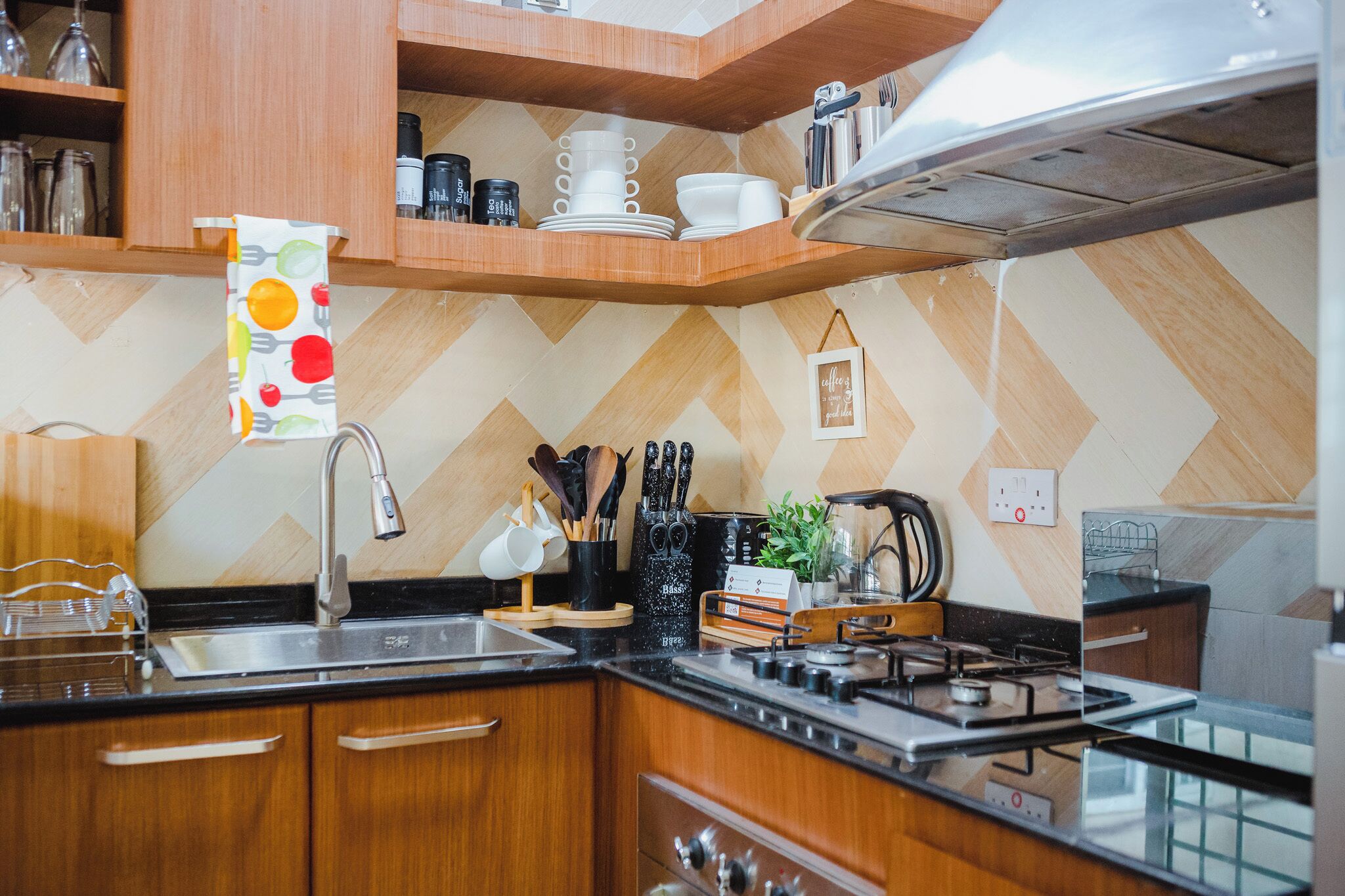 exclusive suite, 2 double beds, ensuite, garden view | private kitchen | electric kettle, cookware/dishes/utensils