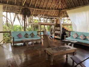 Bar (on property) - Saadani Safari Lodge (Saadani)