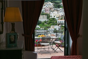 2 bedrooms, premium bedding, down comforters, pillowtop beds