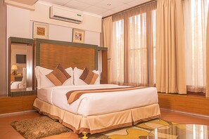 Suite | Minibar, in-room safe, desk, free WiFi