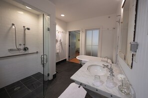 Deluxe-Zimmer, 2 Queen-Betten | Badezimmer
