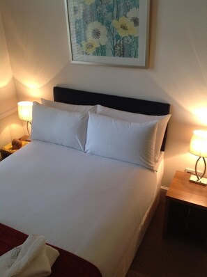Standard Double Room, Ensuite | In-room safe, iron/ironing board, free WiFi, bed sheets