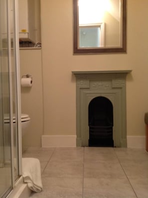 Double Room, Private Bathroom (Adjacent - Bathroom) | Bathroom