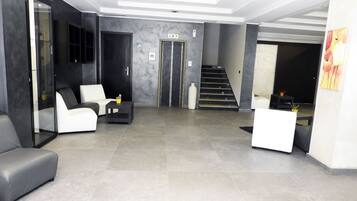 TĂ€gliches FrĂŒhstĂŒcksbuffet (5 EUR pro Person)