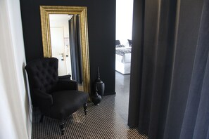 Premium bedding, in-room safe, individually decorated, blackout curtains - Pont Levis Hôtel By Franck Putelat (Carcassonne)