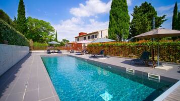 Outdoor pool, pool umbrellas, sun loungers