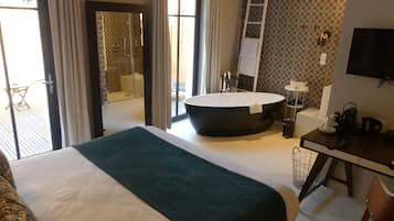 Superior Room (Jacuzzi) | Premium bedding, in-room safe, individually decorated, blackout drapes