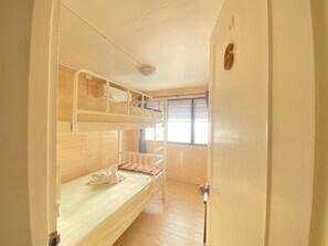 Room, Women only, Non Smoking, Shared Bathroom | Free WiFi, bed sheets - Steve Lady Hostel (Bangkok)