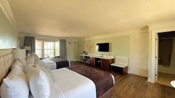 Deluxe-værelse - 2 queensize-senge - udsigt til gårdsplads | Premium-sengetøj, skrivebord, strygejern/strygebræt, gratis Wi-Fi