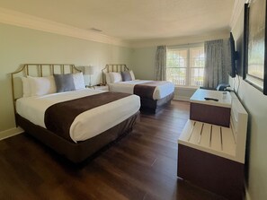 Ropa de cama de alta calidad y escritorio