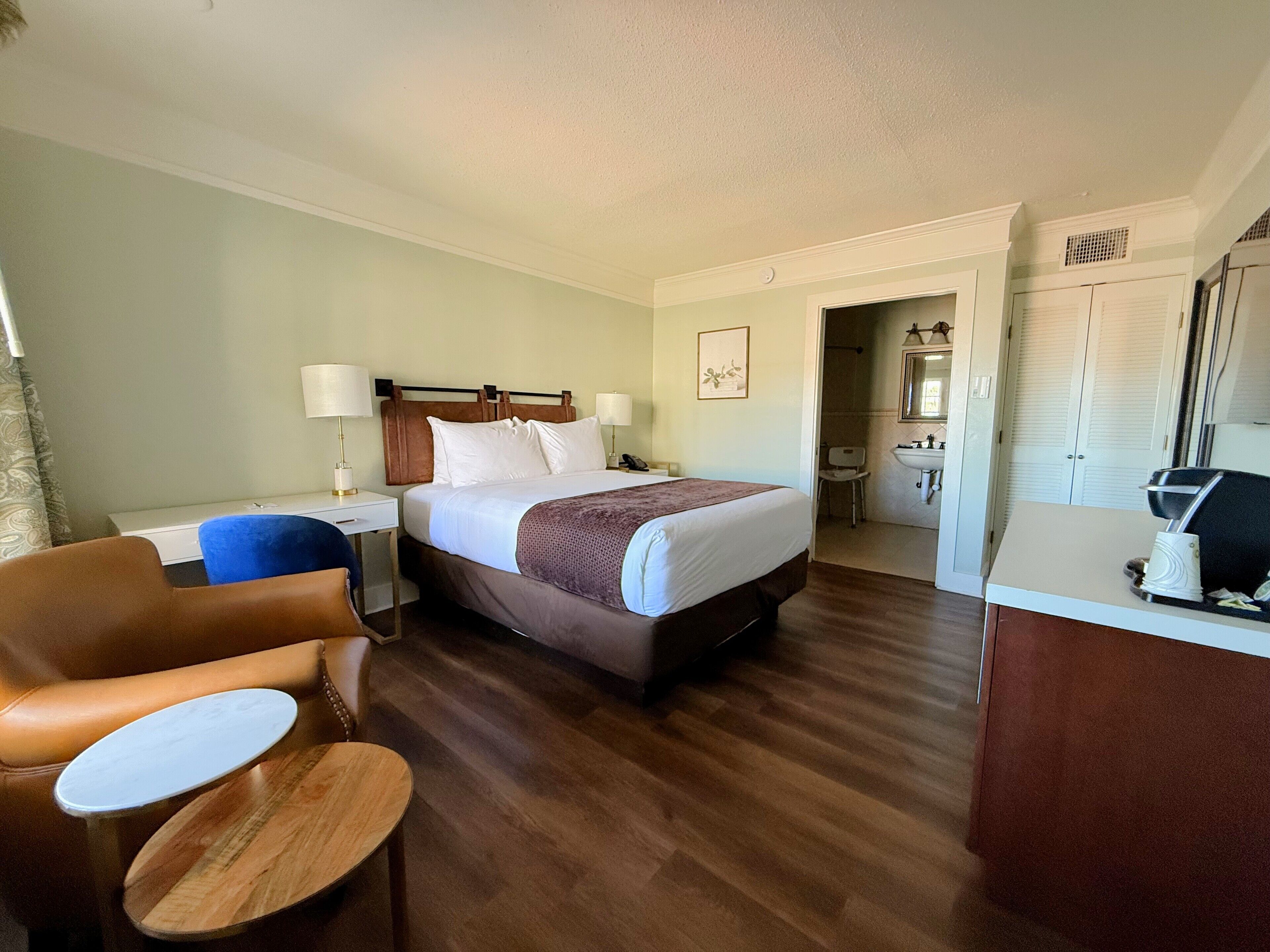 Standard Room, 1 Queen Bed, Accessible, Non Smoking | Premium bedding, desk, iron/ironing board, free WiFi