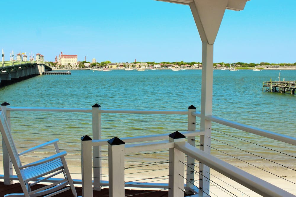 Edgewater Inn