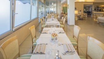 Breakfast, lunch, dinner served; Mediterranean cuisine