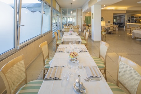 Se sirven desayunos, comidas, cenas y cocina mediterránea