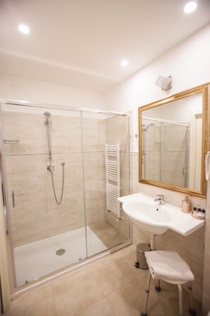 Bathroom shower - Hotel Ristorante Continental (Osio Sotto)