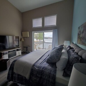 Premium Loft, 1 Bedroom, 2 Bathrooms, Lakeside | 1 bedroom, individually decorated, individually furnished - Caribbean Club Resort (Wisconsin Dells)