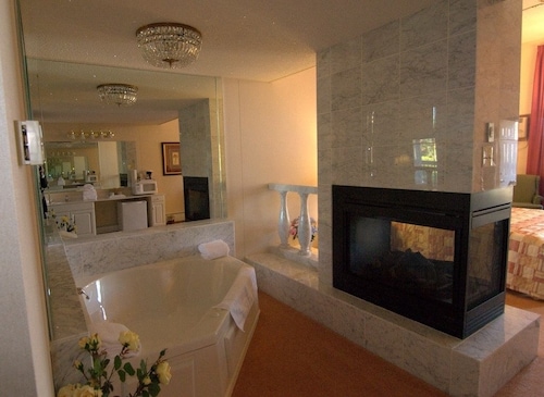 Lockport Inn & Suites