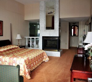 Standard Studio Suite, 1 King Bed, Jetted Tub