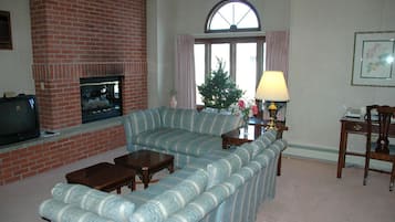 In-room safe, desk, laptop workspace, iron/ironing board