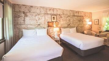 Quarto, 2 camas de casal | Ferros/tábuas de passar roupa, berços grátis