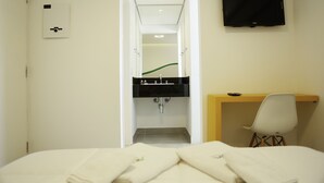 Double Room, Private Bathroom | Desk, WiFi (free) - CLH Suites São Paulo (Sao Paulo)