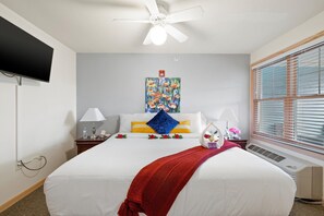 1 Schlafzimmer, Zimmersafe, individuell dekoriert, Schreibtisch