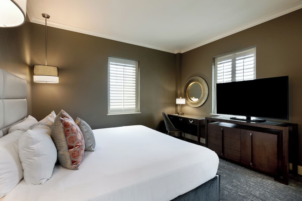 Room, 1 King Bed, City View, Corner