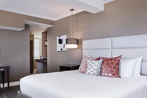 Room, 1 King Bed, City View, Corner | Premium bedding, pillow-top beds, minibar, in-room safe