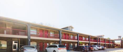 A multi-story hotel with a parking lot.