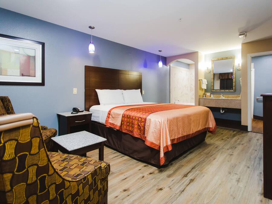 Desk, iron/ironing board, free WiFi