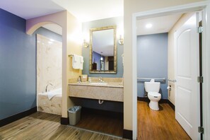 Jacuzzi Suite, 1 King Bed, Non-Smoking | Bathroom | Hair dryer, towels