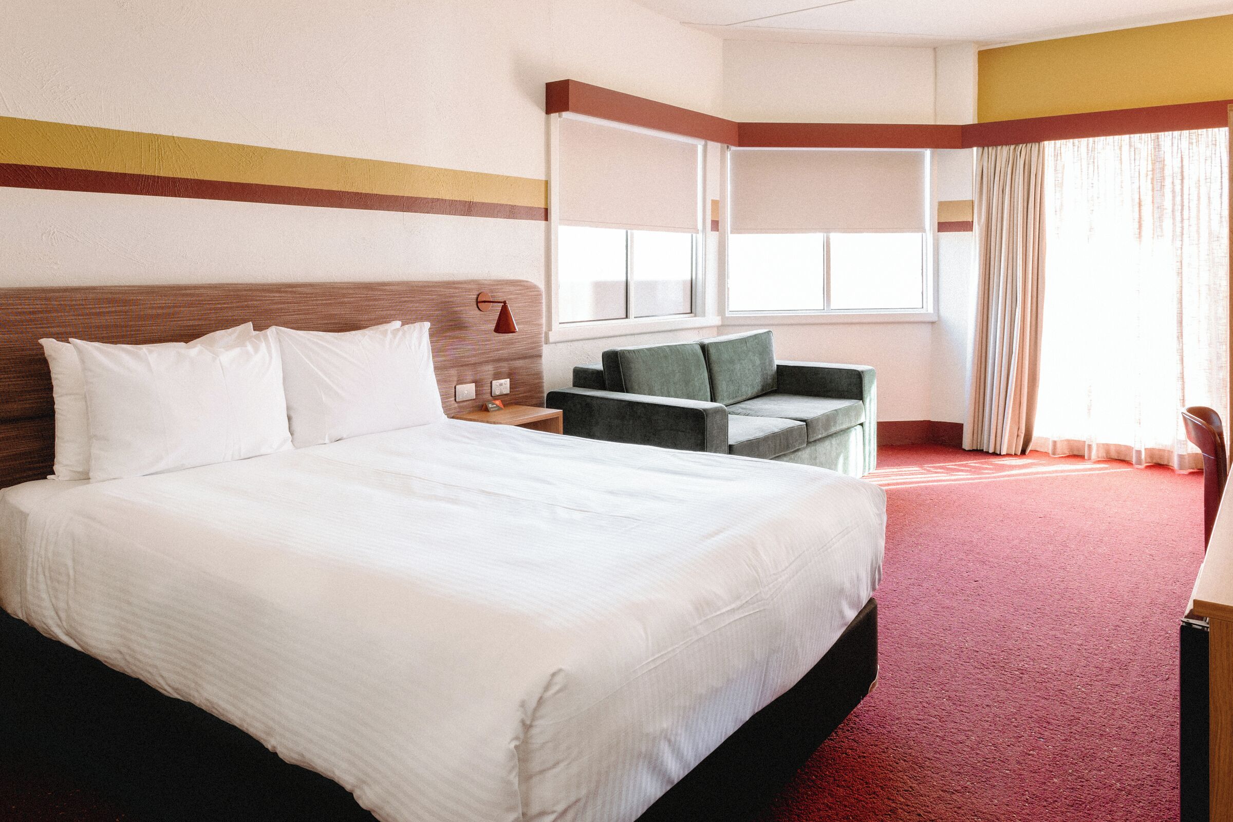 Rom – superior, 1 queensize-seng, balkong | Skrivebord, blendingsgardiner, lydisolert og strykejern/-brett