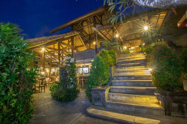 Interior entrance - Tamukami Hotel (Denpasar)