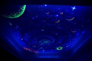 Amenidades de baño gratuitas, secadora de cabello, pantuflas, toallas 