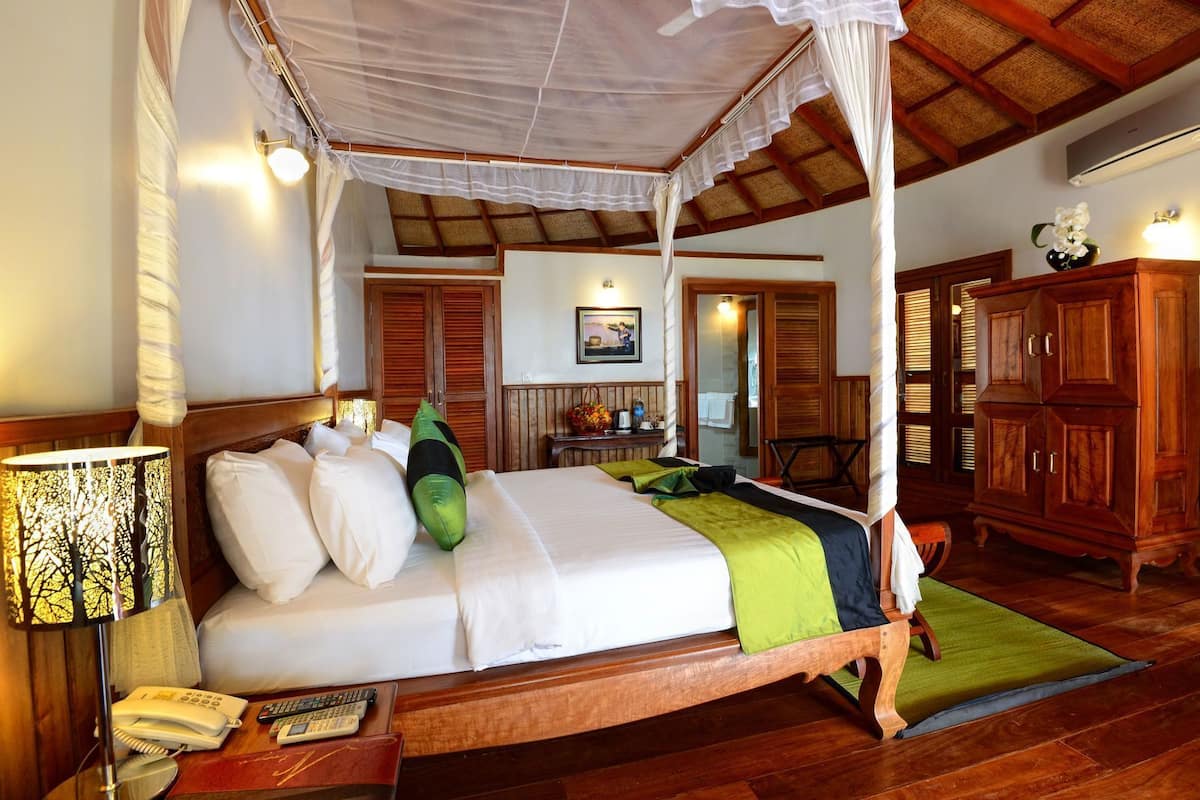 Minibar, in-room safe, individually decorated, individually furnished