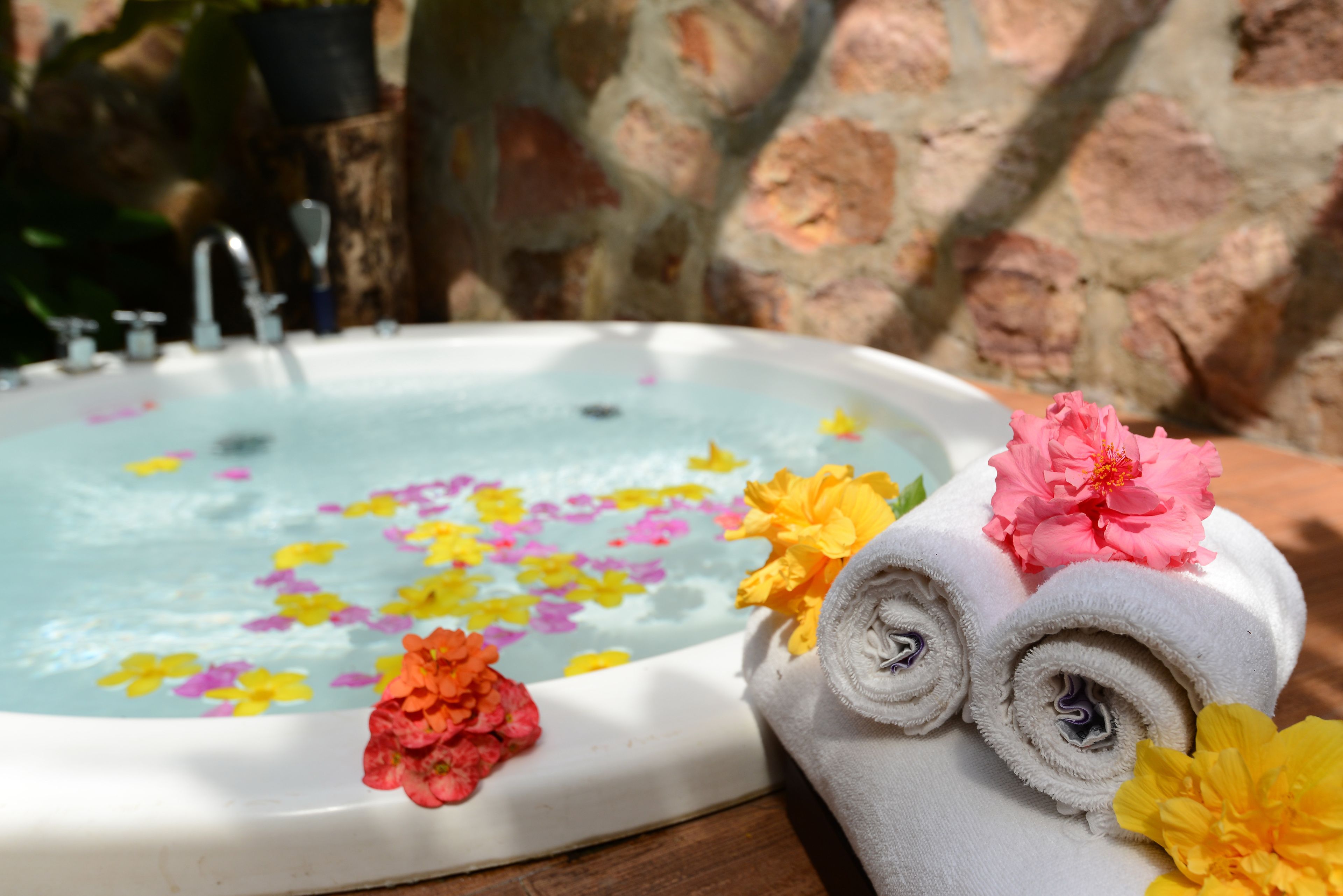 deep-soaking bathtub